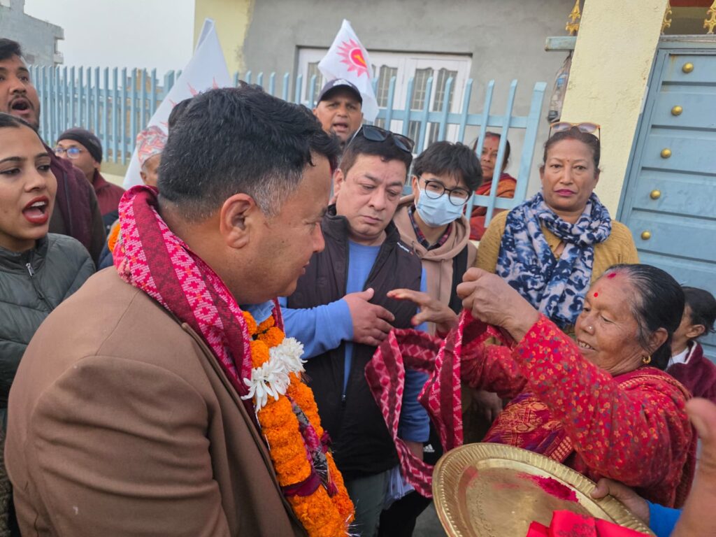 बालकोटका वासीद्धारा एमालेको घरदैलोमा चोकचोकमा स्वागत, महेश बस्नेतसंग देशको रक्षा गर्ने आशा व्यक्त