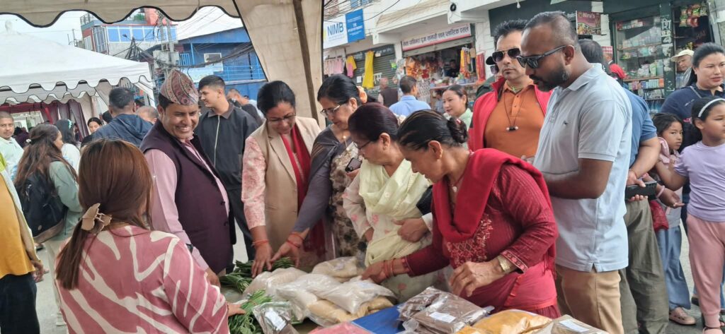 घुम्ती हाट बजारमा उपभाक्ताको भीड, गुण्डुका व्यवसायीदेखि उपभोक्तासम्म खुसी