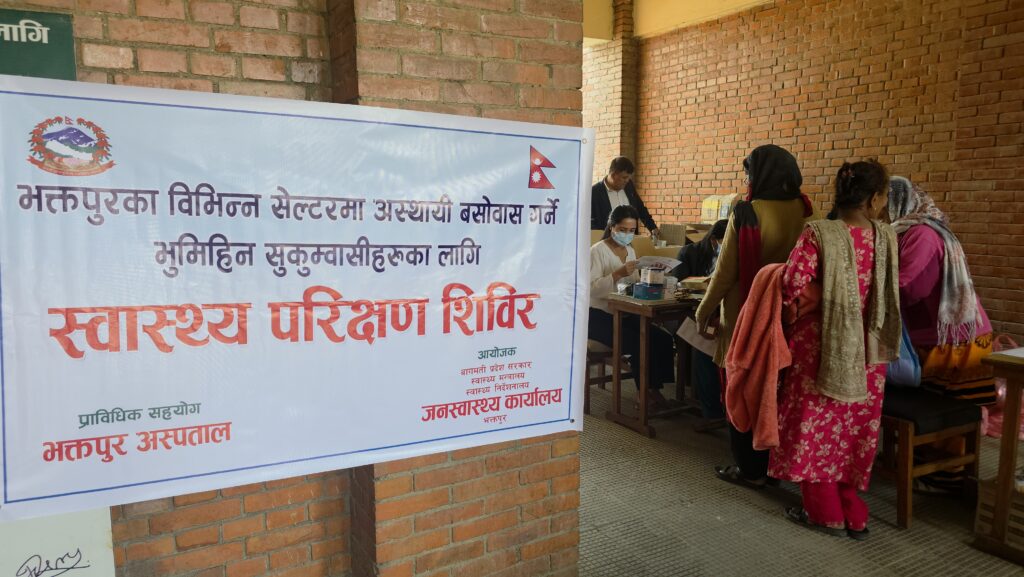 वागमती प्रदेश स्वास्थ्य मन्त्रालयको निर्देशन लगत्तै जिल्ला जनस्वास्थ्य कार्यालयद्धारा खरिपाटीस्थित सुकुम्वासी सेल्टरमा स्वास्थ्य शिविर सञ्चालन