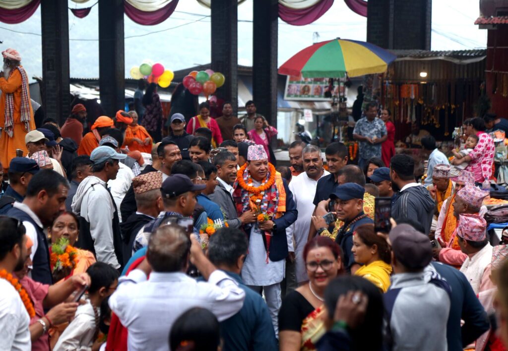 वागमती प्रदेको मुख्यमन्त्री किरण थापाद्धारा डोलेश्वरमा पुजा, वागमती प्रदेशको समृद्धिको यात्रा सुरु गर्ने प्रतिबद्धता