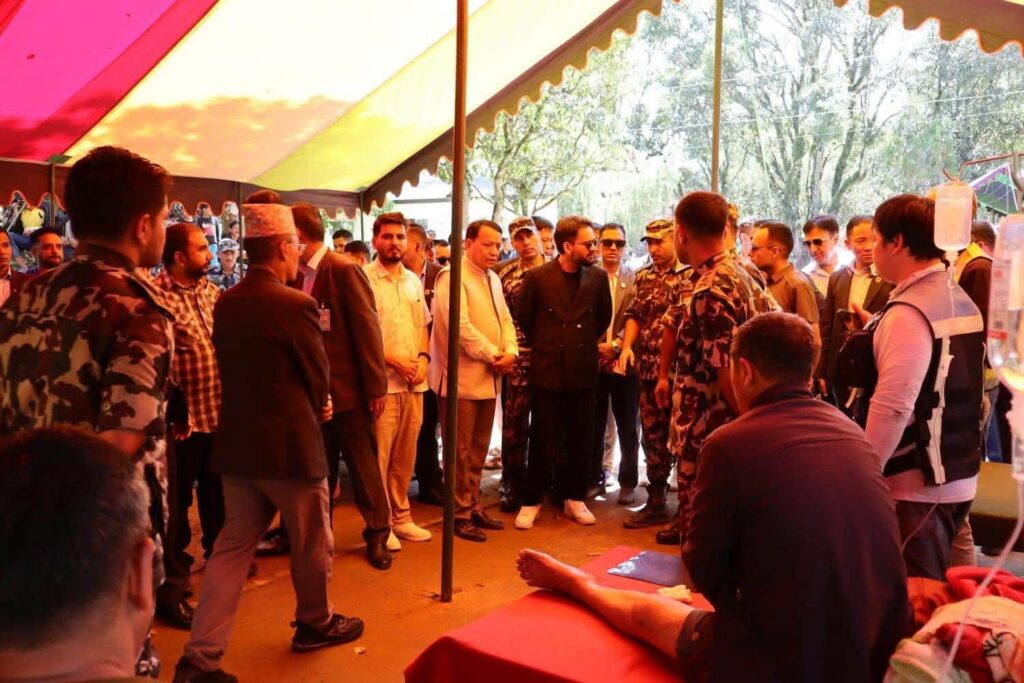 भोटेकोशी बाढी प्रभावित क्षेत्रमा प्रधानमन्त्री साह र मुख्यमन्त्री थापामगरको अनुगमन