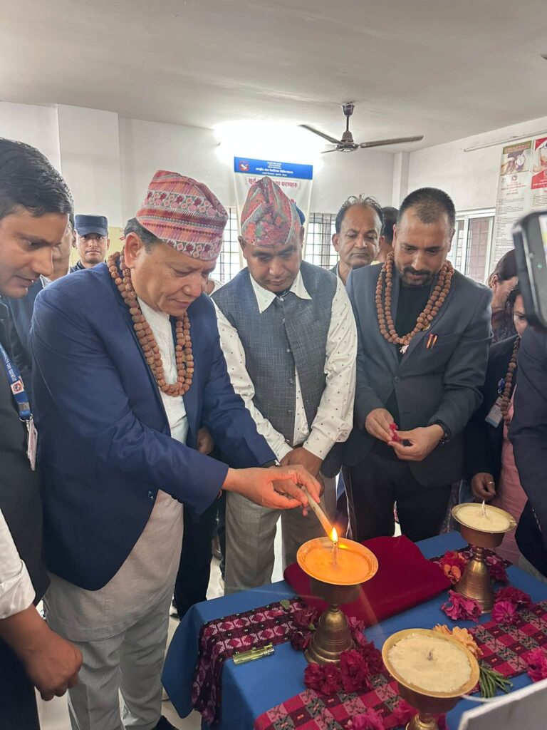 बाढी प्रभावित नुवाकोटवासीको आपतकालिन उपचारका लागि सञ्चालित आपतकालीन तथा आधारभुत स्वास्थ्य केन्द्र  मुख्यमन्त्री थापाद्धारा शुभारम्भ
