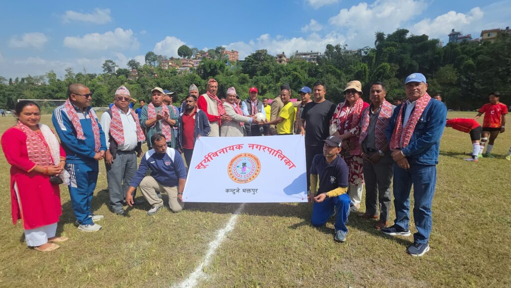 एक लाख राशीको अन्तर वडास्तरीय फुटवल प्रतियोगिताको ट्रफी वडा नं. १० चित्तपोलले उचाल्यो