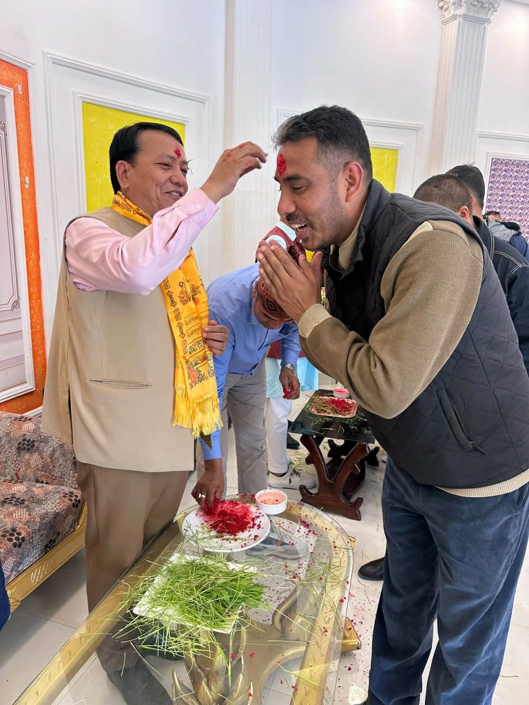 एमाले भक्तपुर जिल्ला कमिटीद्धारा सामुहिक टीका जमरा एवं शुभकामना आदानप्रदान सम्पन्न