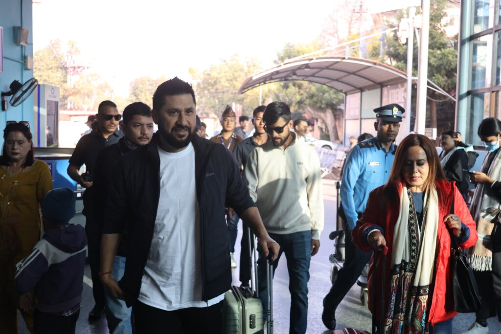 रवि लामिछाने तीर्थाटनका लागि भारत प्रस्थान